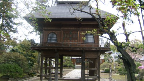 庁鼻和館跡